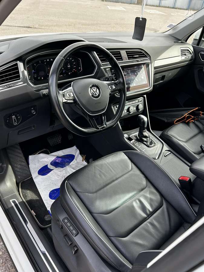 Volkswagen Tiguan - 12