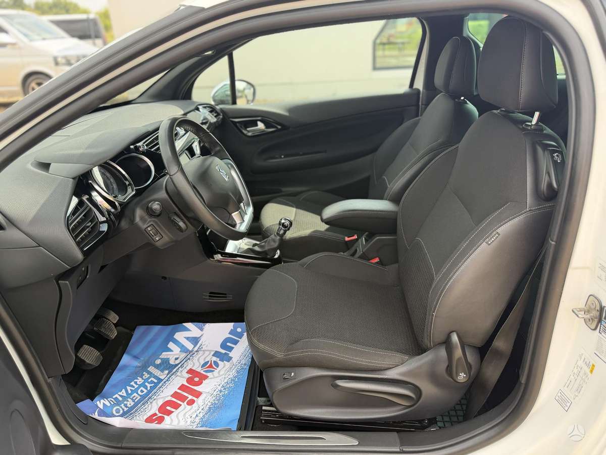 Citroen DS3, 1.2 l., hatchback