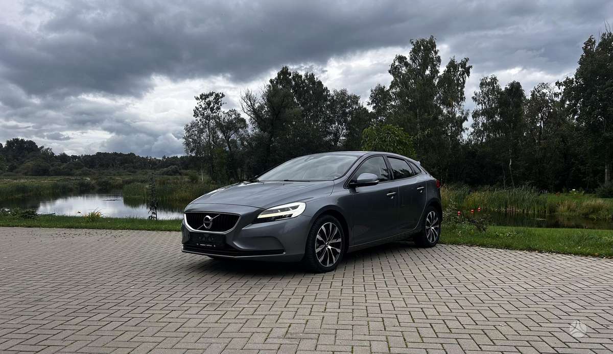 Volvo V40, 1.5 l., hatchback