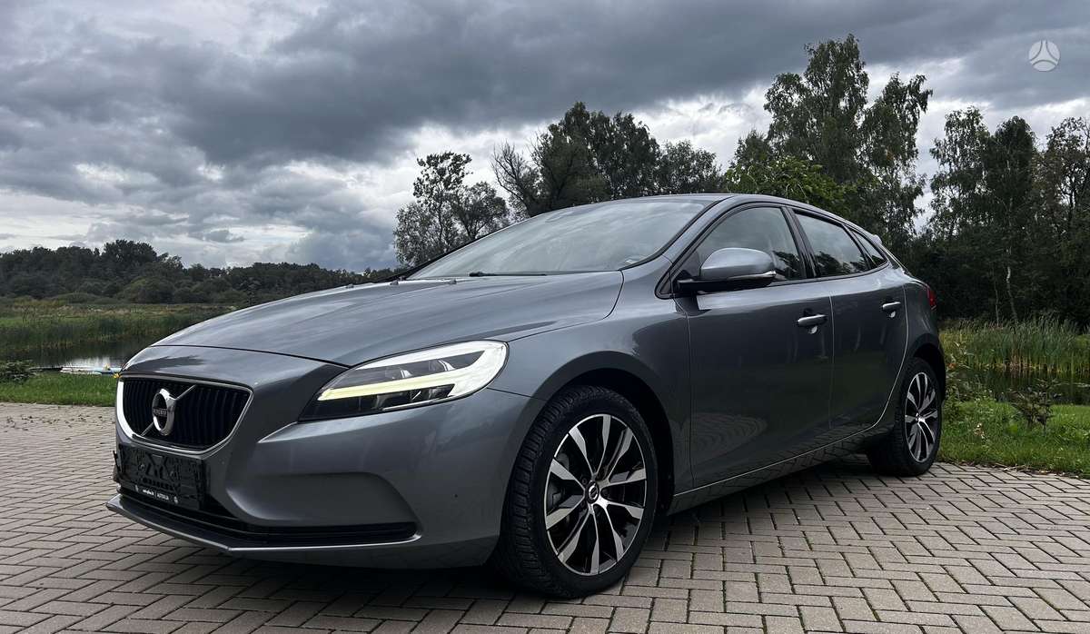 Volvo V40, 1.5 l., hatchback