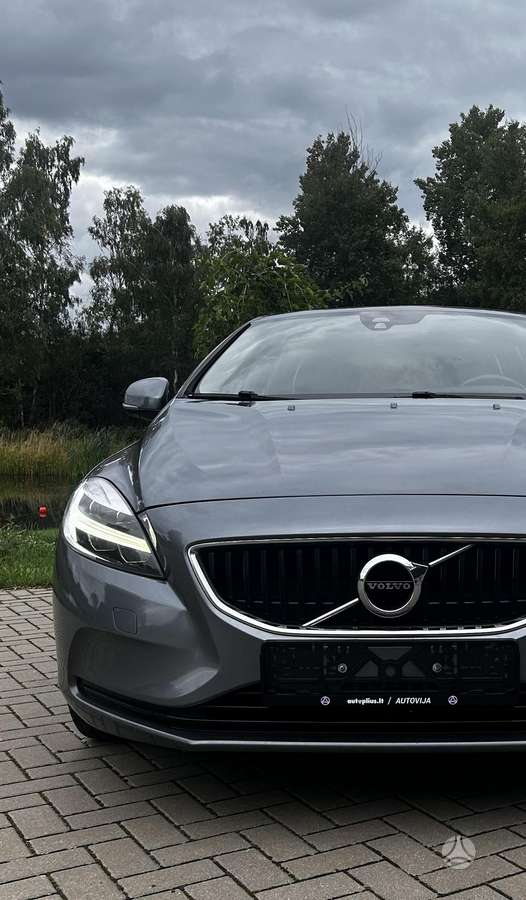 Volvo V40, 1.5 l., hatchback