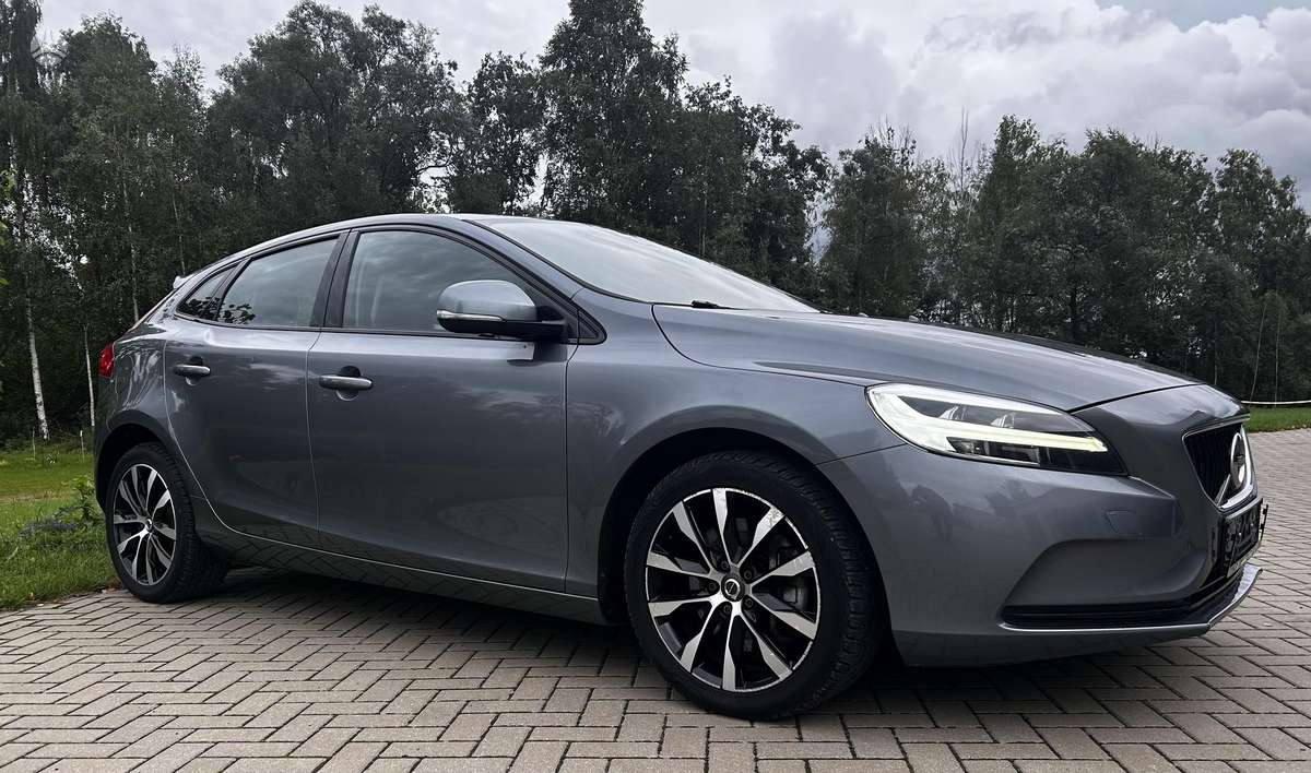 Volvo V40, 1.5 l., hatchback