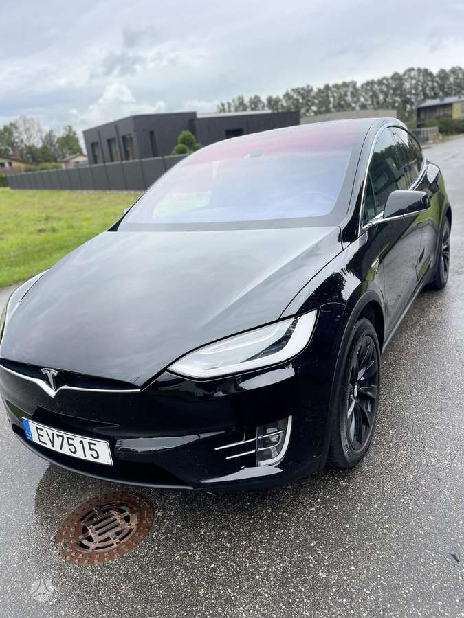 Tesla Model X - 1