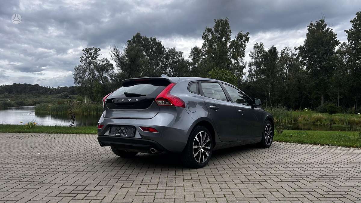 Volvo V40, 1.5 l., hatchback