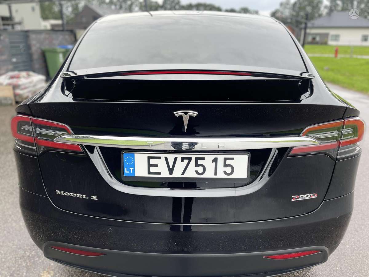 Tesla Model X - 6