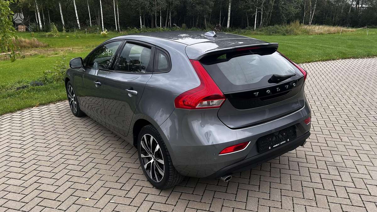 Volvo V40, 1.5 l., hatchback
