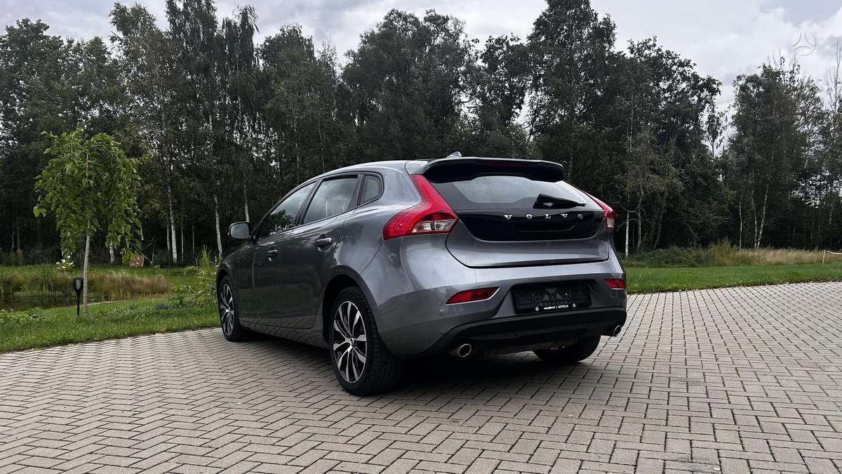 Volvo V40, 1.5 l., hatchback