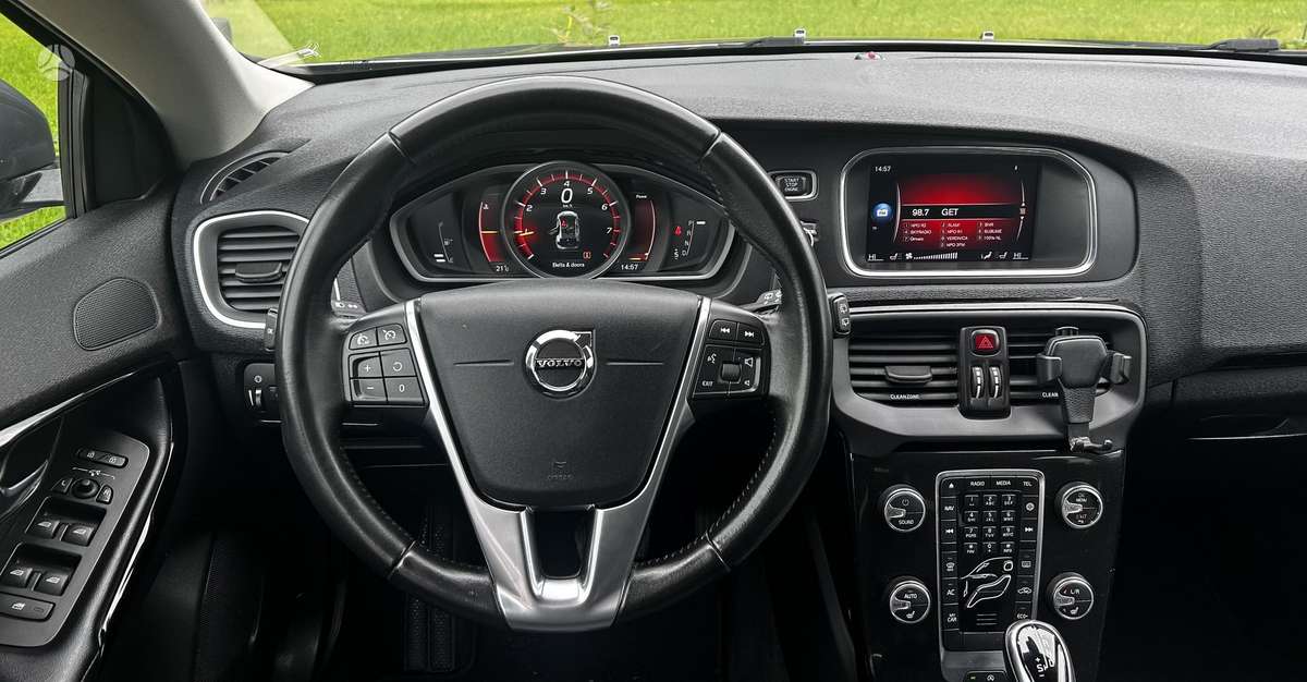 Volvo V40, 1.5 l., hatchback
