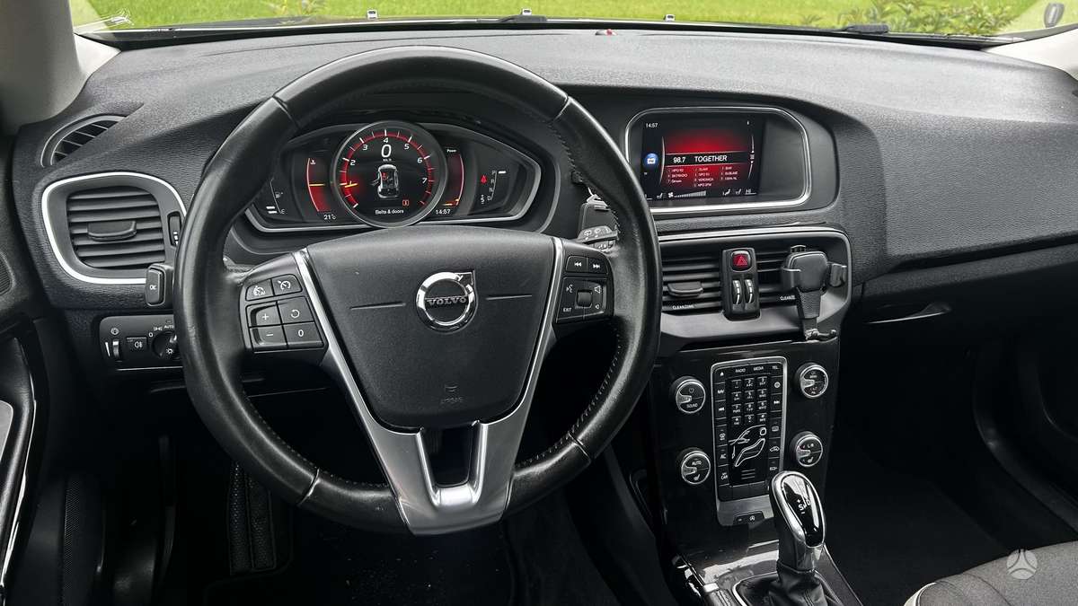 Volvo V40, 1.5 l., hatchback