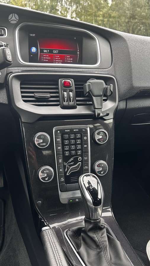 Volvo V40, 1.5 l., hatchback