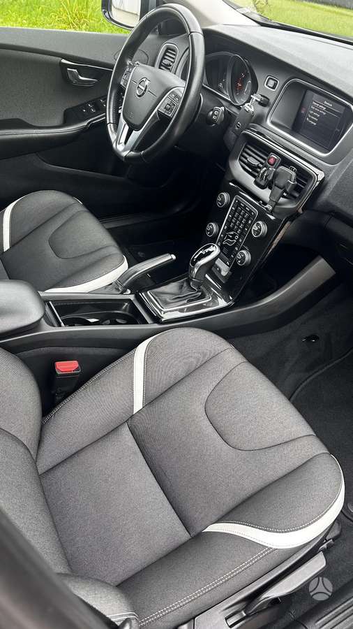 Volvo V40, 1.5 l., hatchback