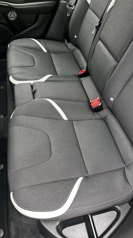 Volvo V40, 1.5 l., hatchback