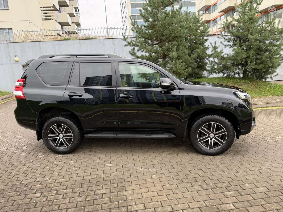 Toyota Land Cruiser - 4