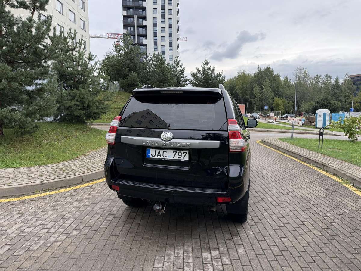 Toyota Land Cruiser - 7
