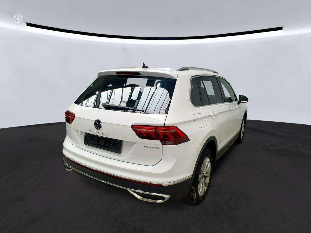Volkswagen Tiguan - 5