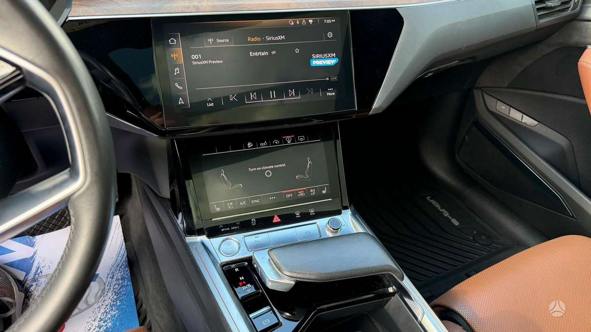 Audi e-tron, 95 kWh, off-road / crossover