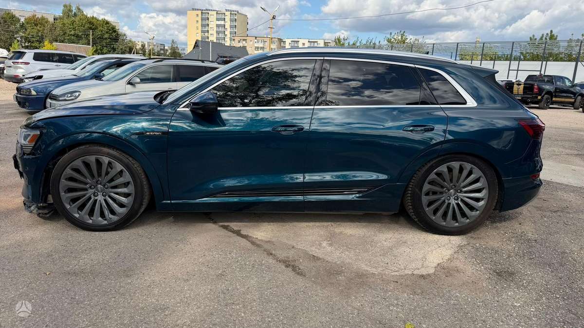 Audi e-tron, 95 kWh, off-road / crossover