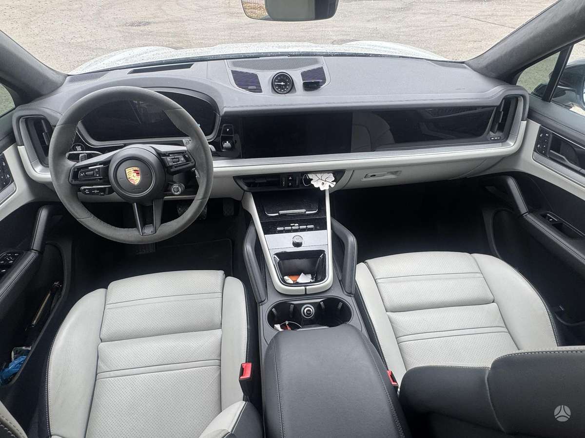 Porsche Cayenne Coupe - 8