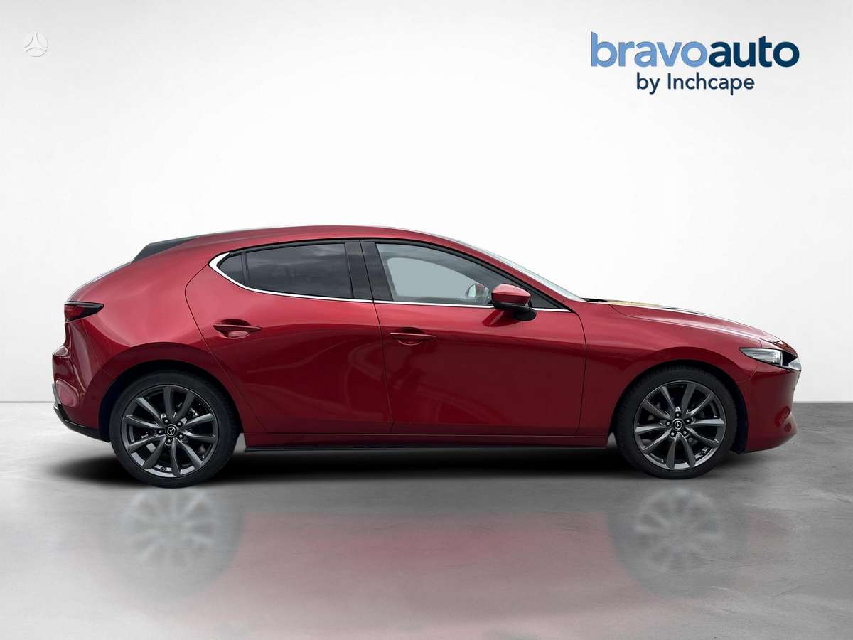 Mazda 3, 2.0 l., off-road / crossover