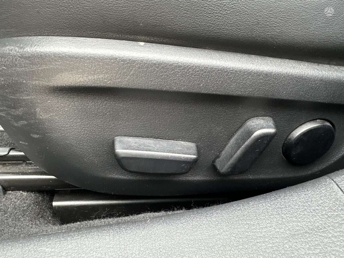 Mazda 3, 2.0 l., off-road / crossover