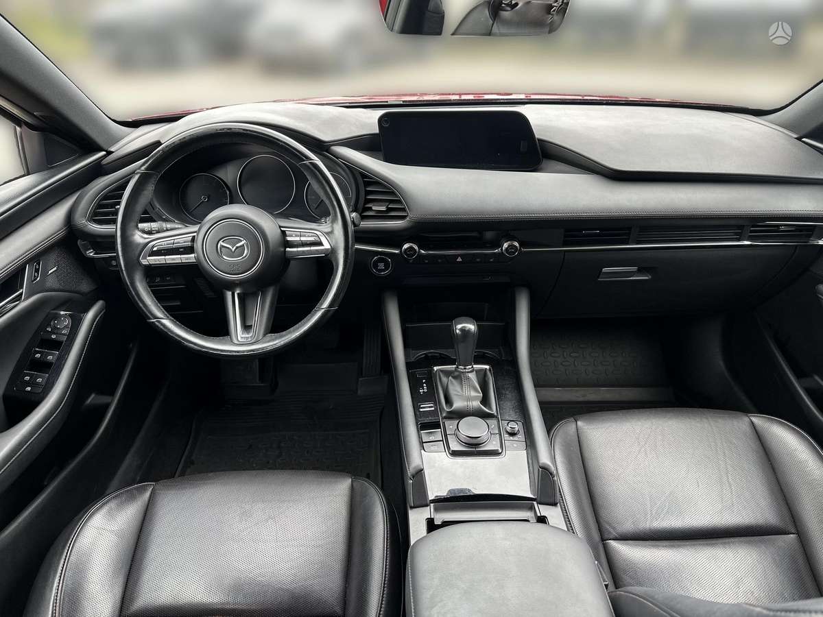 Mazda 3, 2.0 l., off-road / crossover