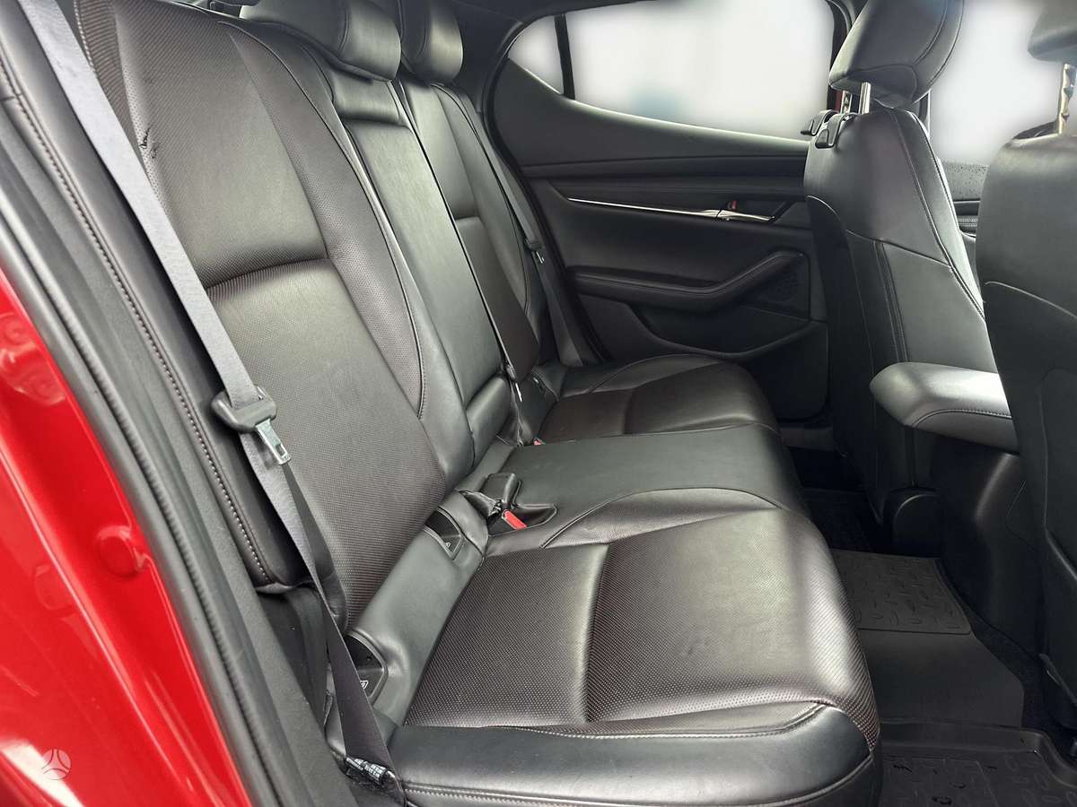 Mazda 3, 2.0 l., off-road / crossover