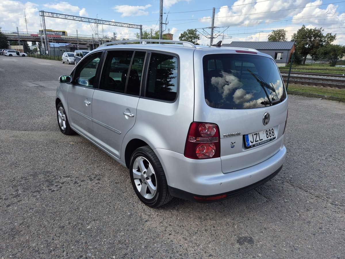 Volkswagen Touran - 3