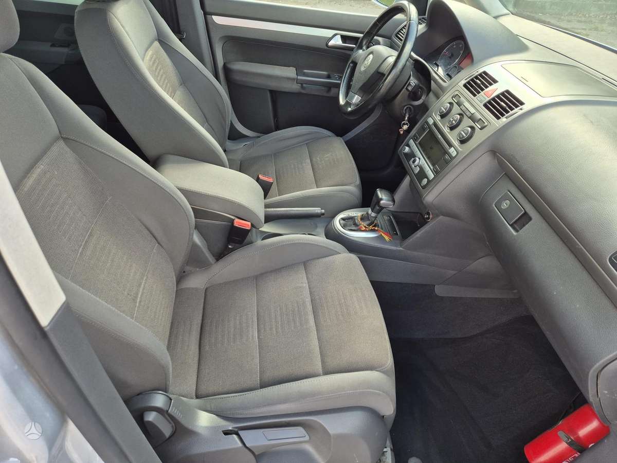 Volkswagen Touran - 4