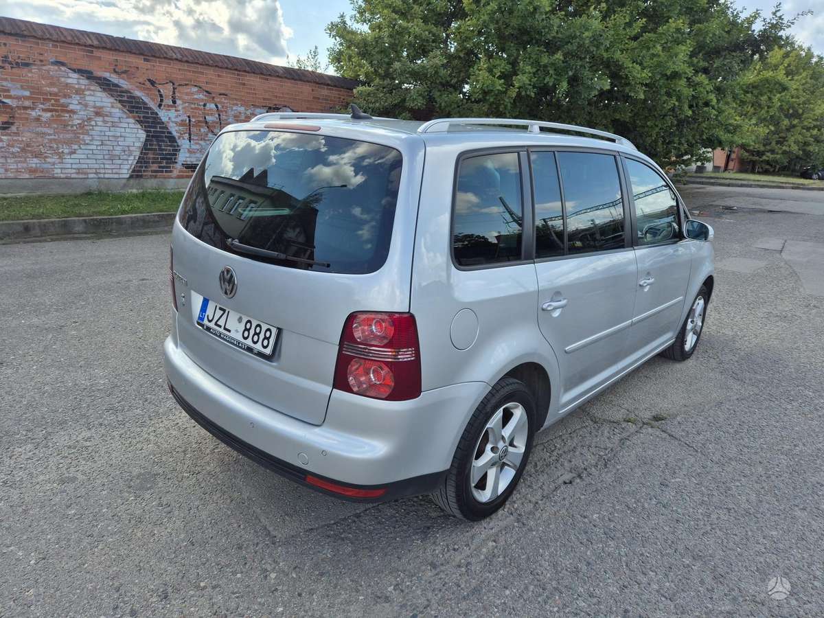 Volkswagen Touran - 8