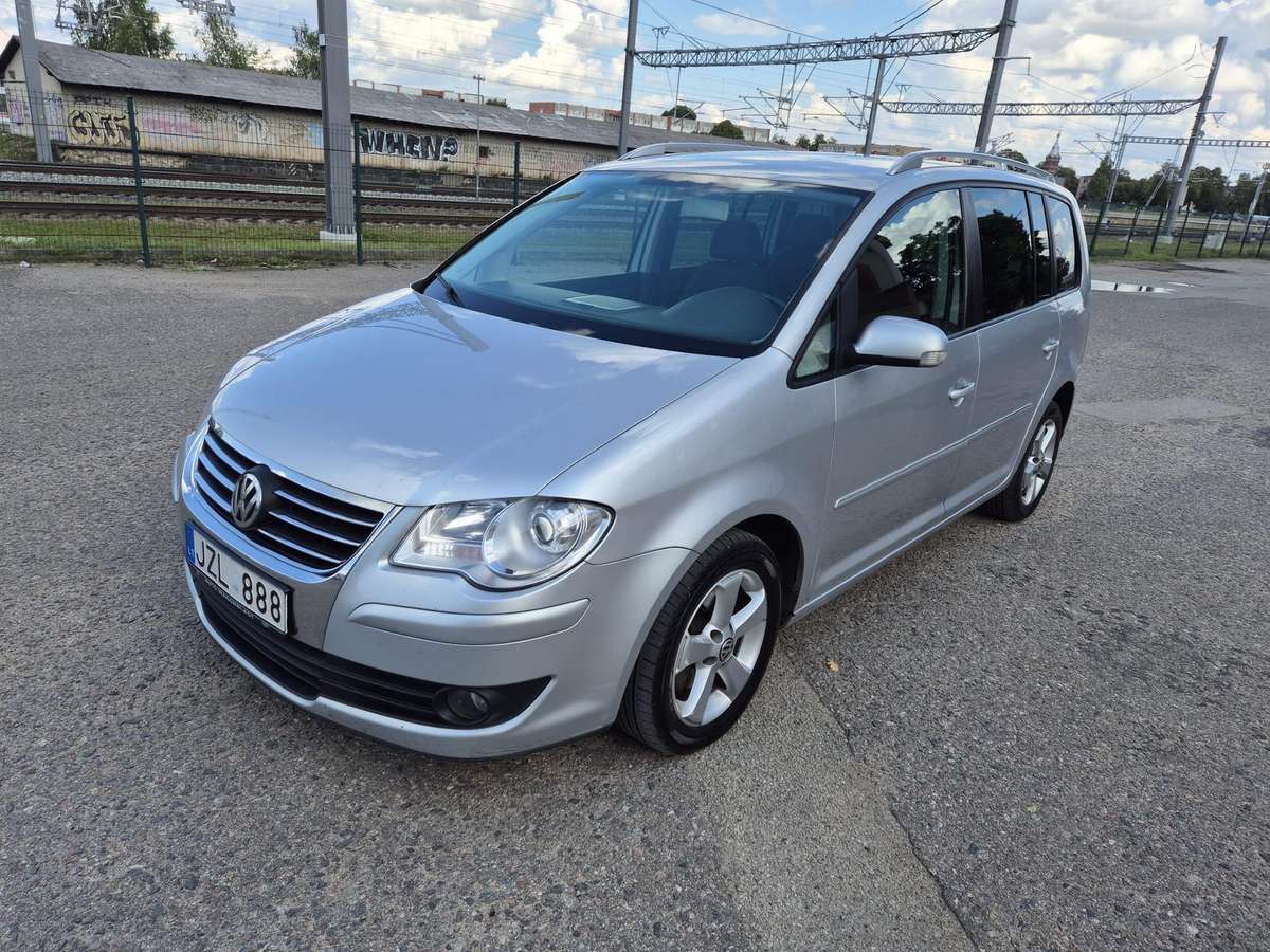 Volkswagen Touran - 10