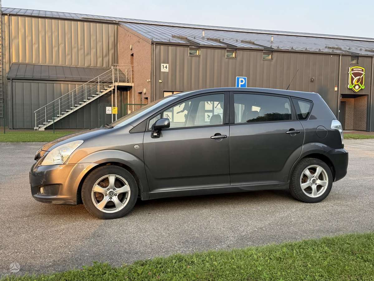 Toyota Corolla Verso - 4