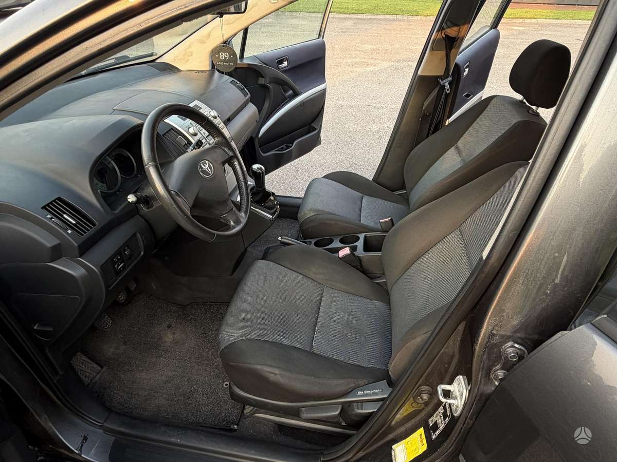 Toyota Corolla Verso - 6
