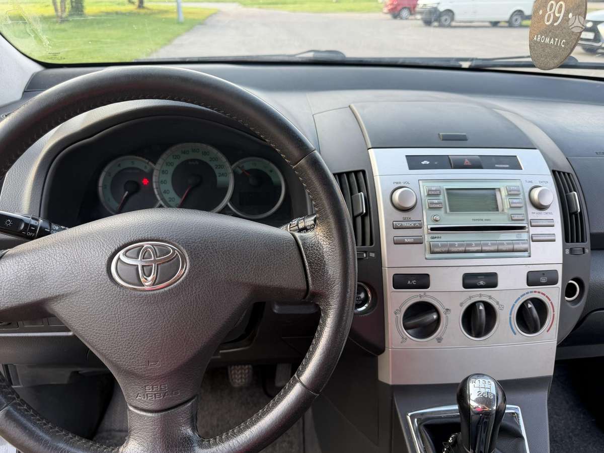 Toyota Corolla Verso - 8