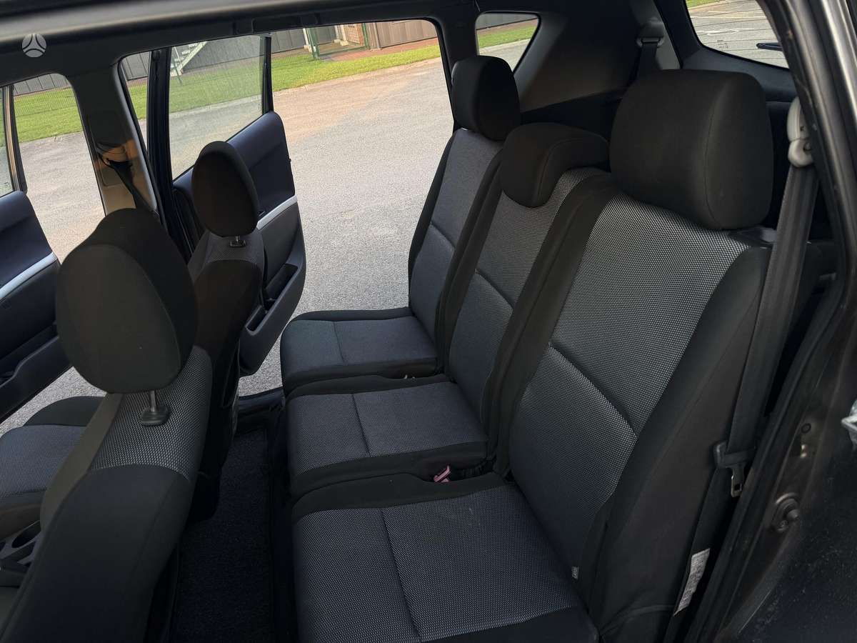 Toyota Corolla Verso - 9