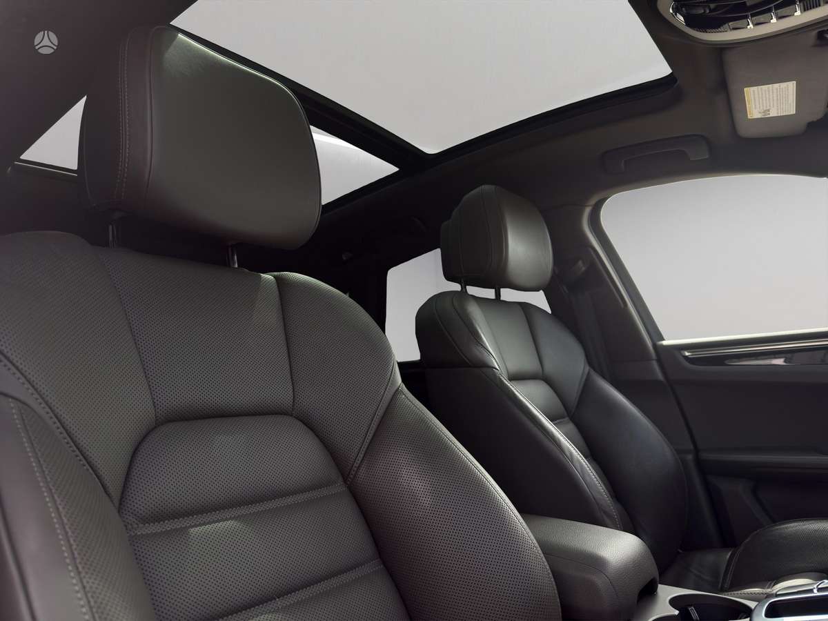 Porsche Macan, 2.0 l., off-road / crossover