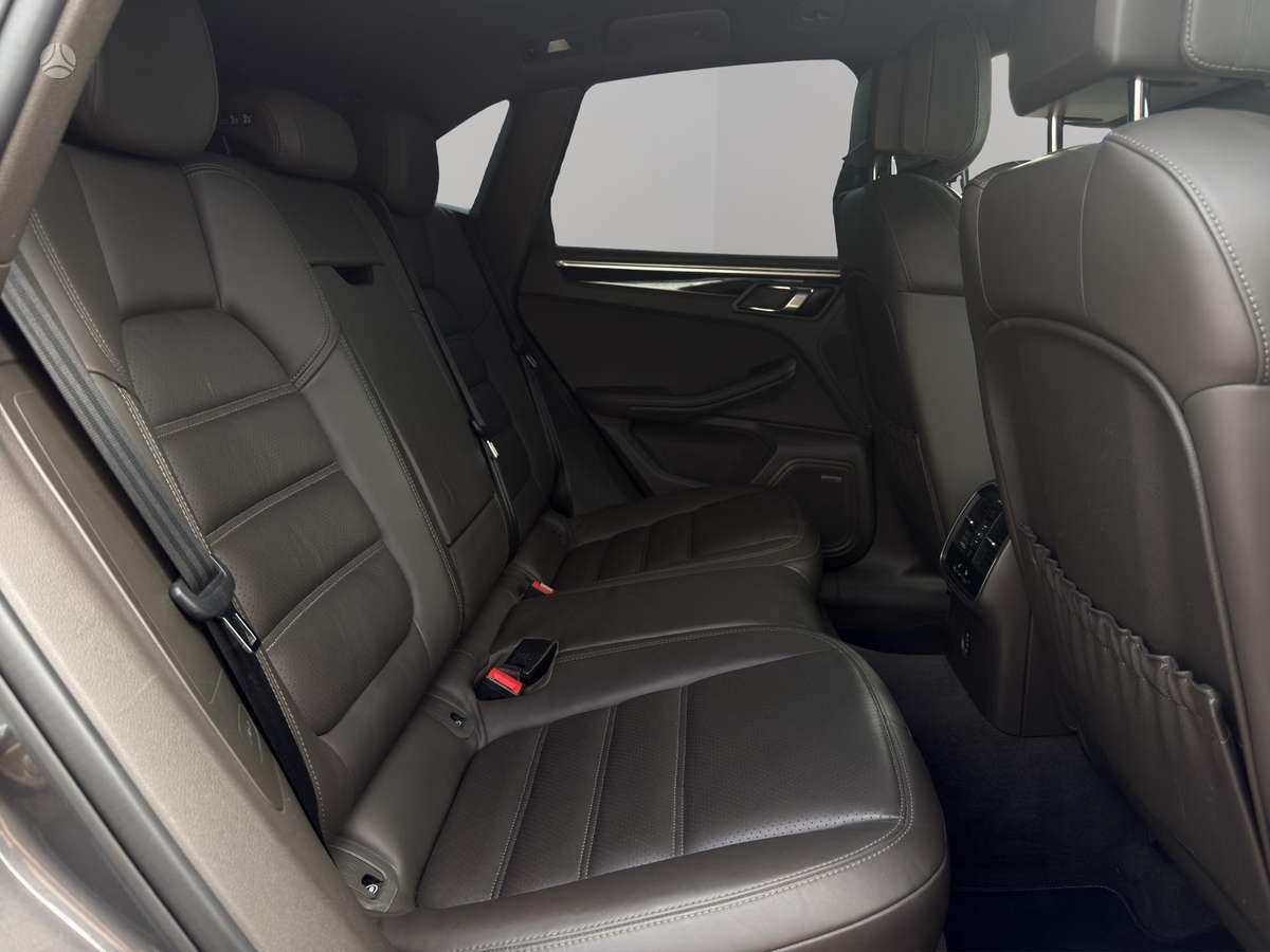 Porsche Macan, 2.0 l., off-road / crossover