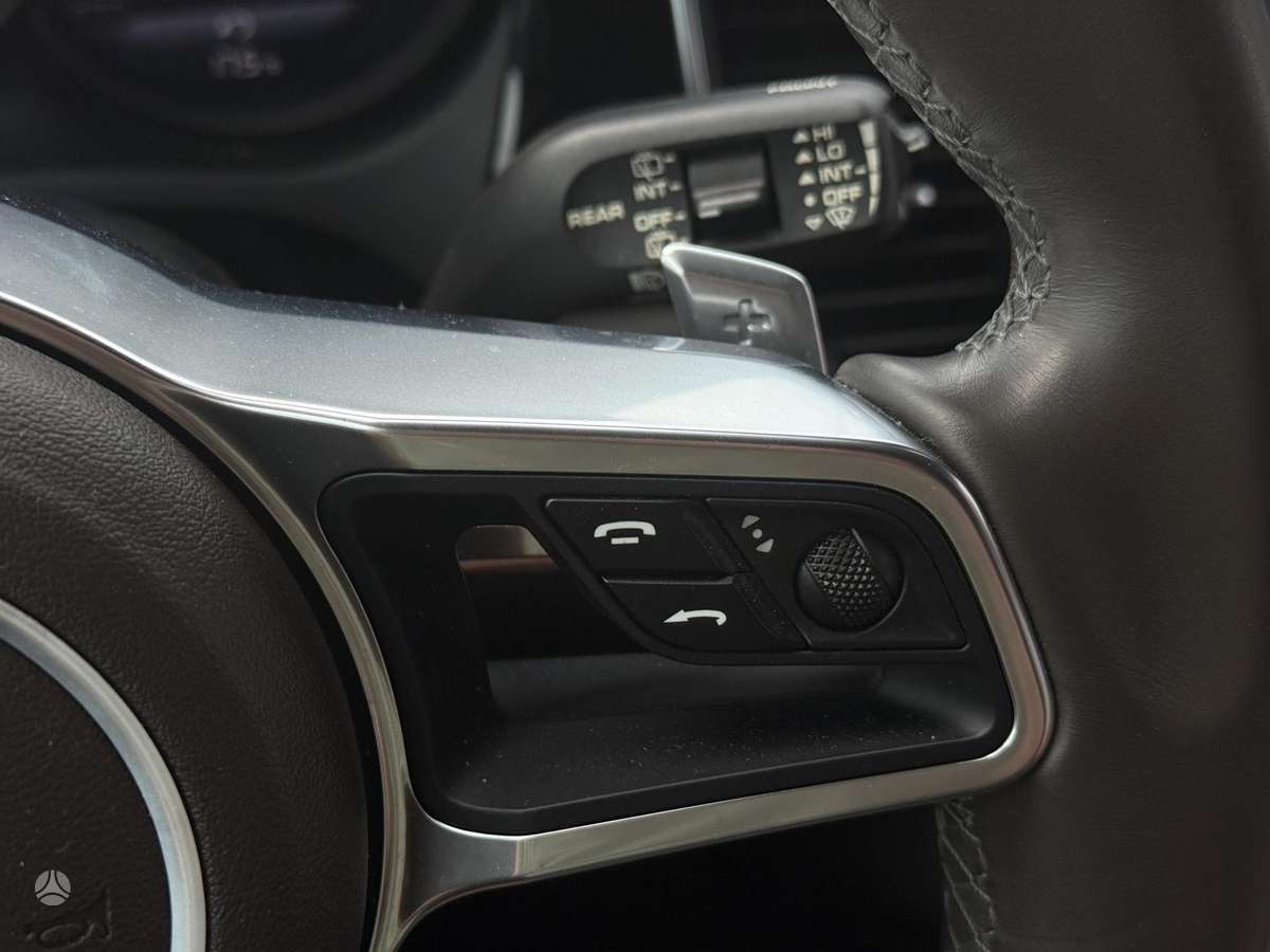 Porsche Macan, 2.0 l., off-road / crossover