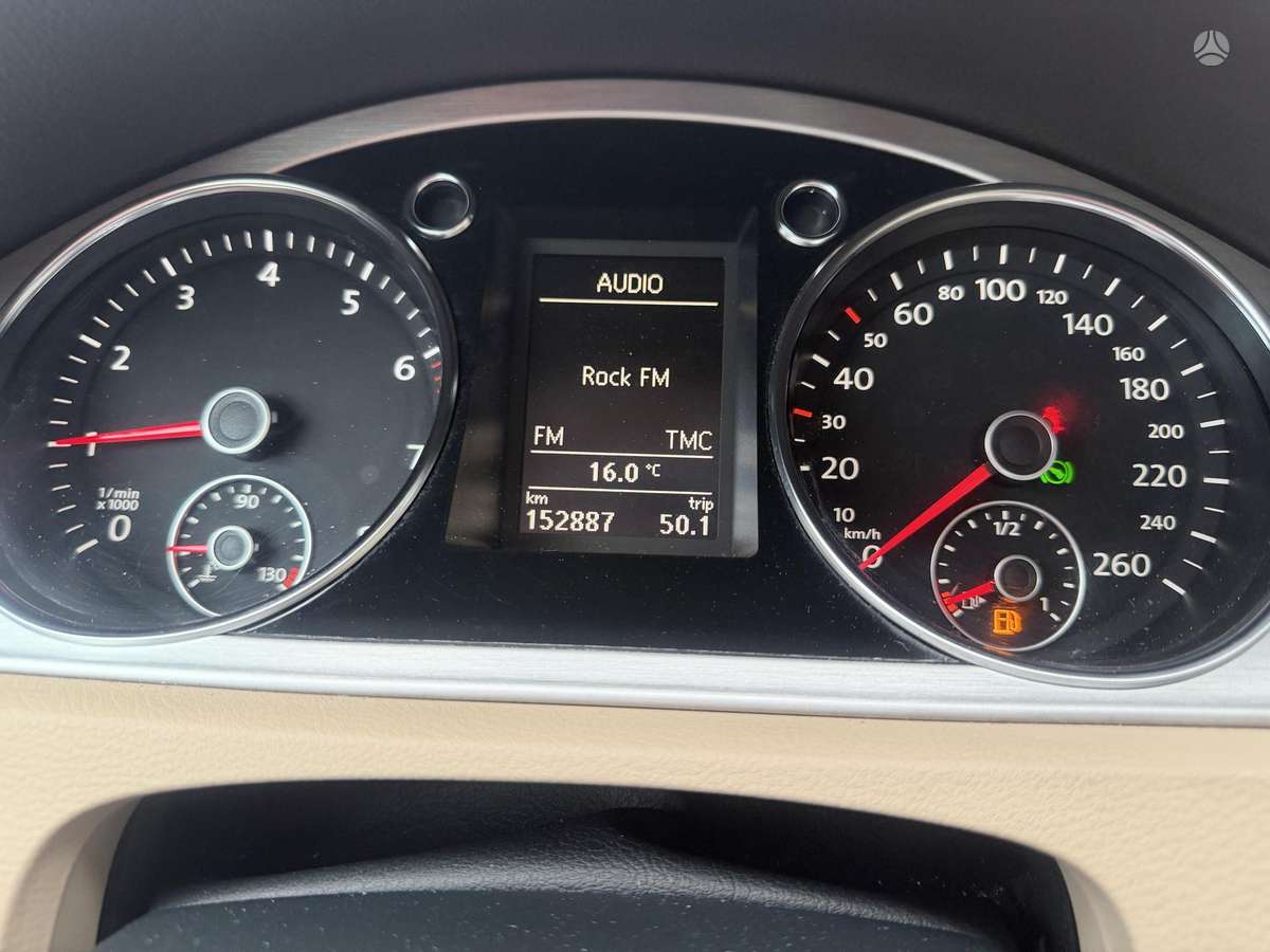 Volkswagen Passat - 11