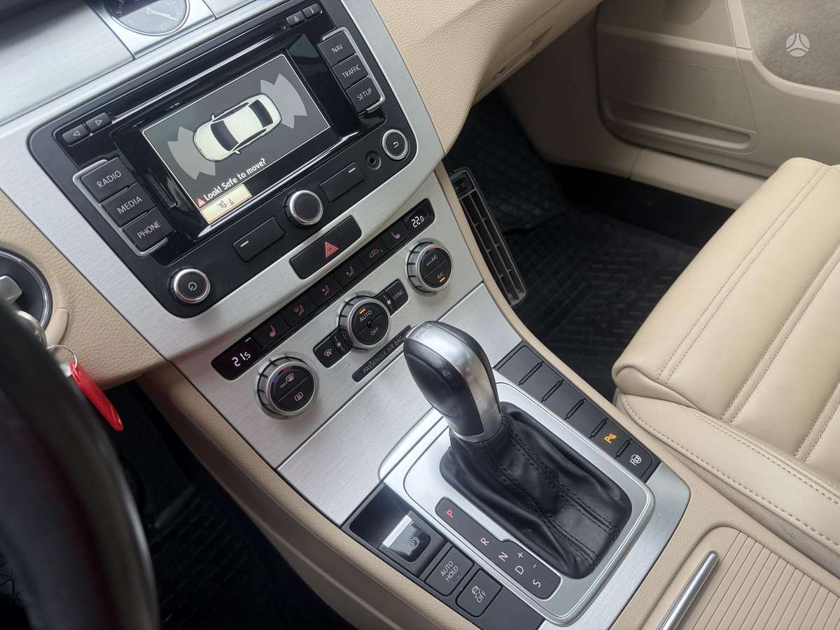 Volkswagen Passat - 12