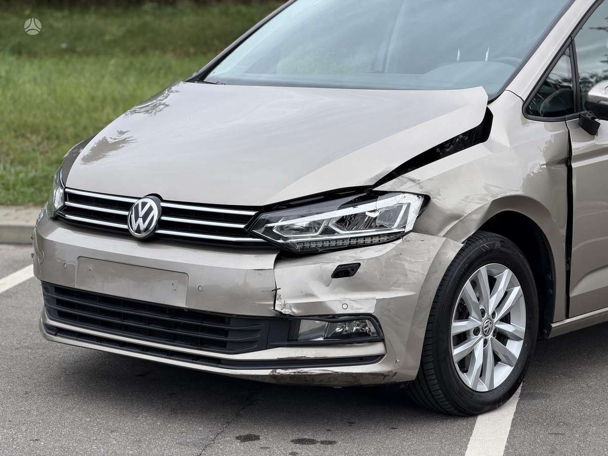 Volkswagen Touran - 4