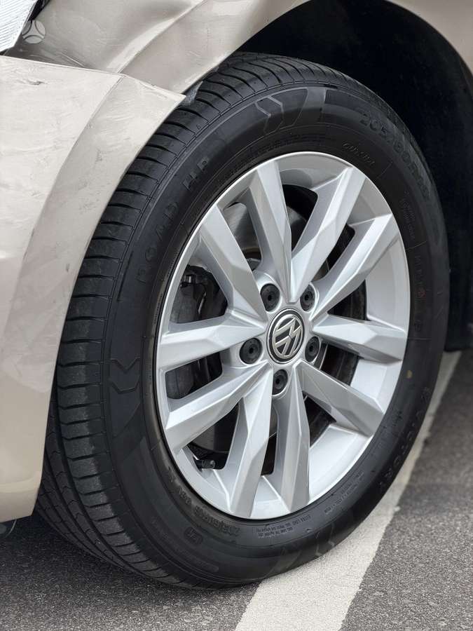 Volkswagen Touran - 5