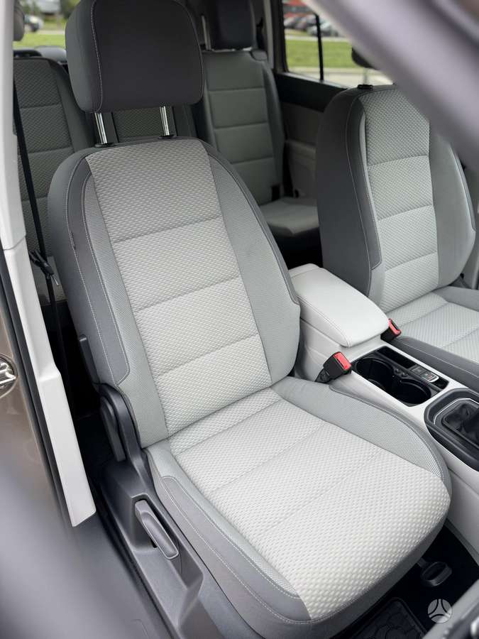 Volkswagen Touran - 11