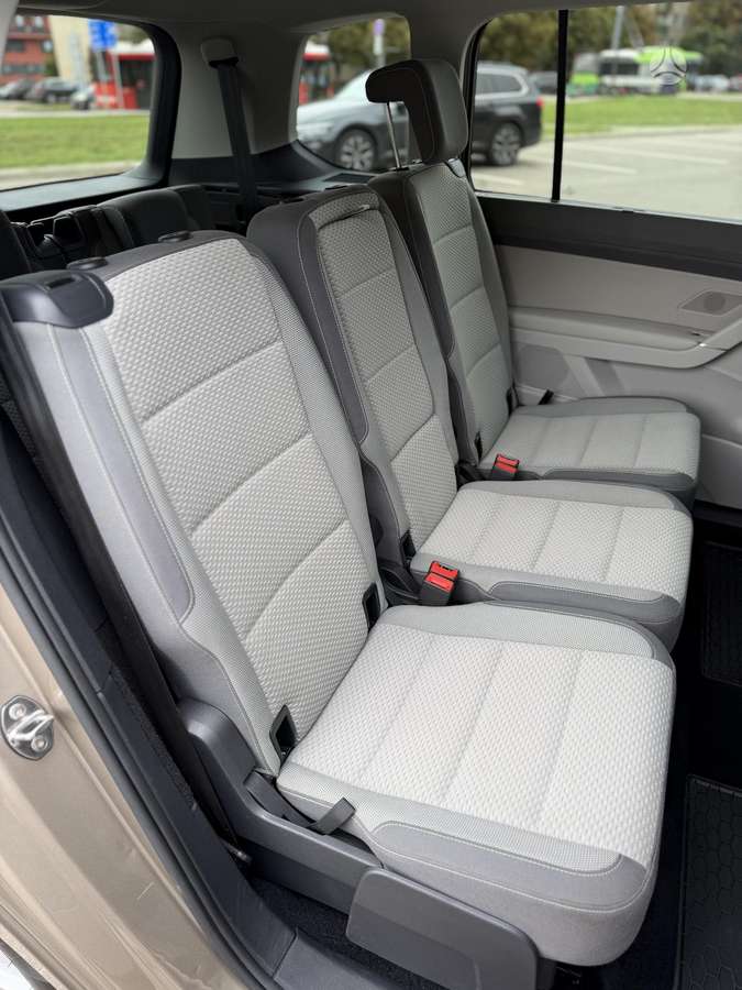 Volkswagen Touran - 12