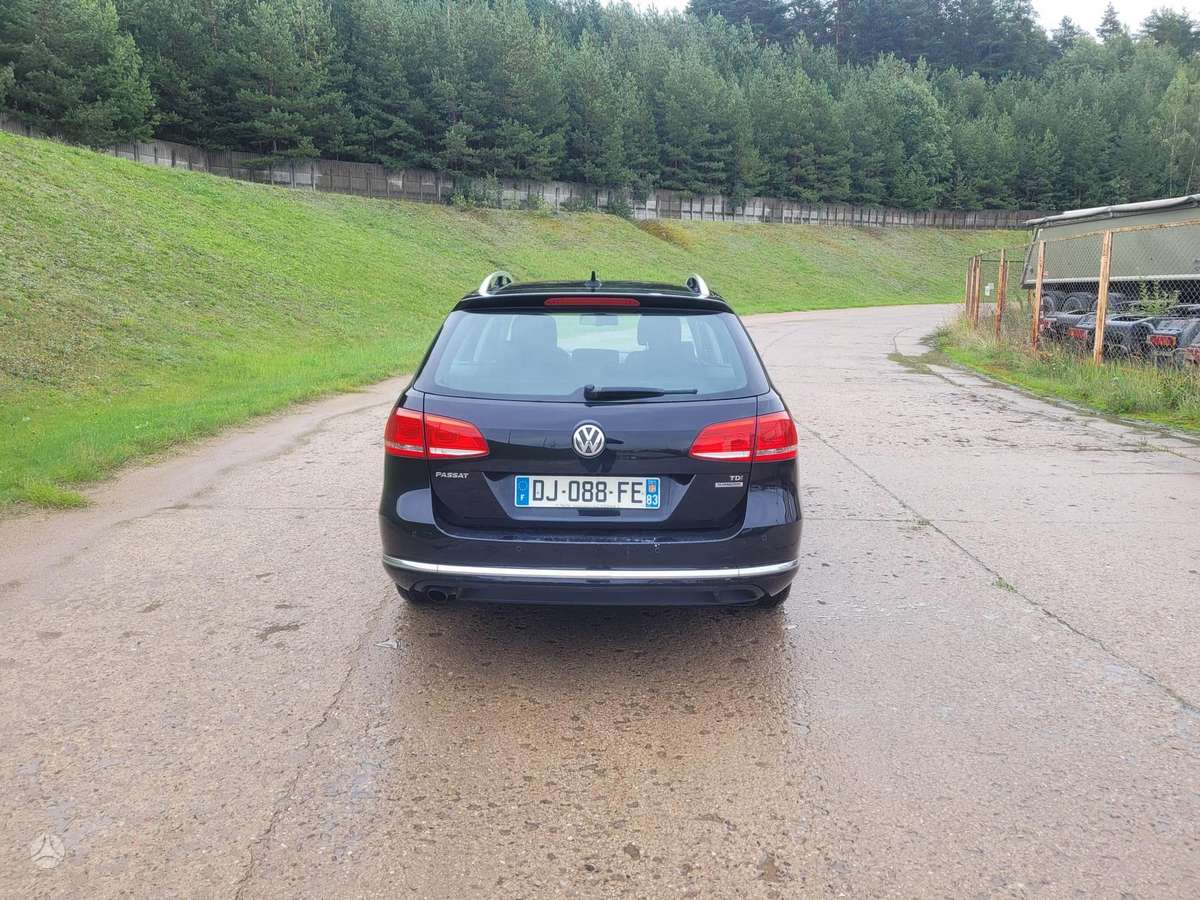 Volkswagen Passat - 4