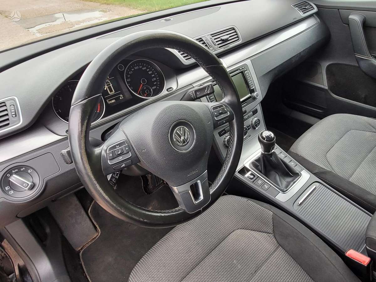 Volkswagen Passat - 11