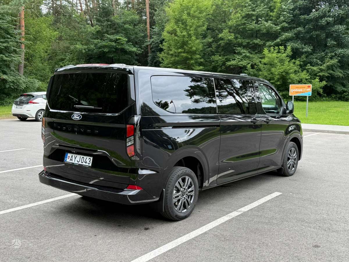 Ford Tourneo Custom, passenger minibus