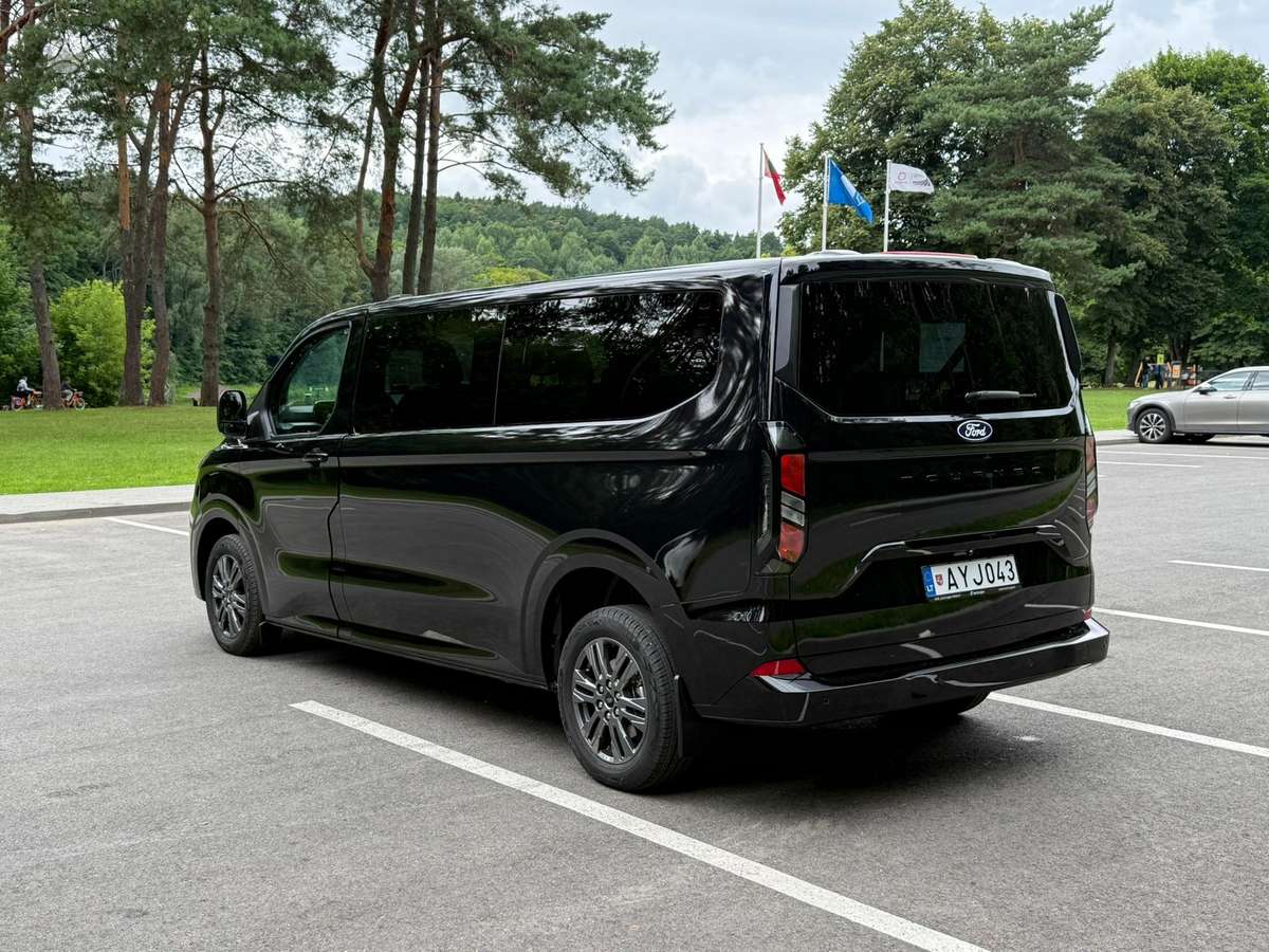 Ford Tourneo Custom, passenger minibus