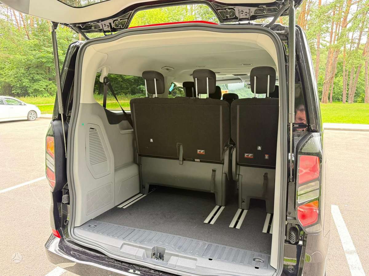 Ford Tourneo Custom, passenger minibus