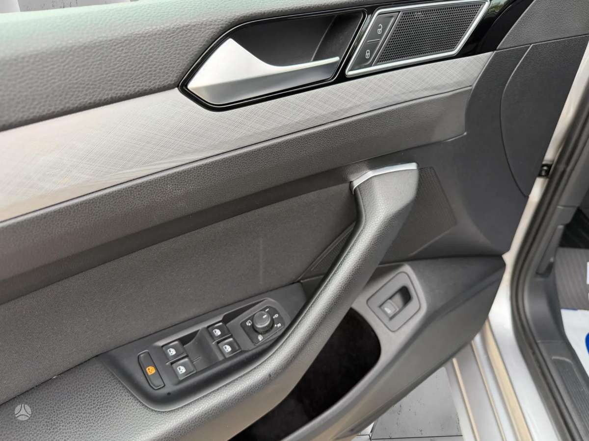 Volkswagen Passat - 11