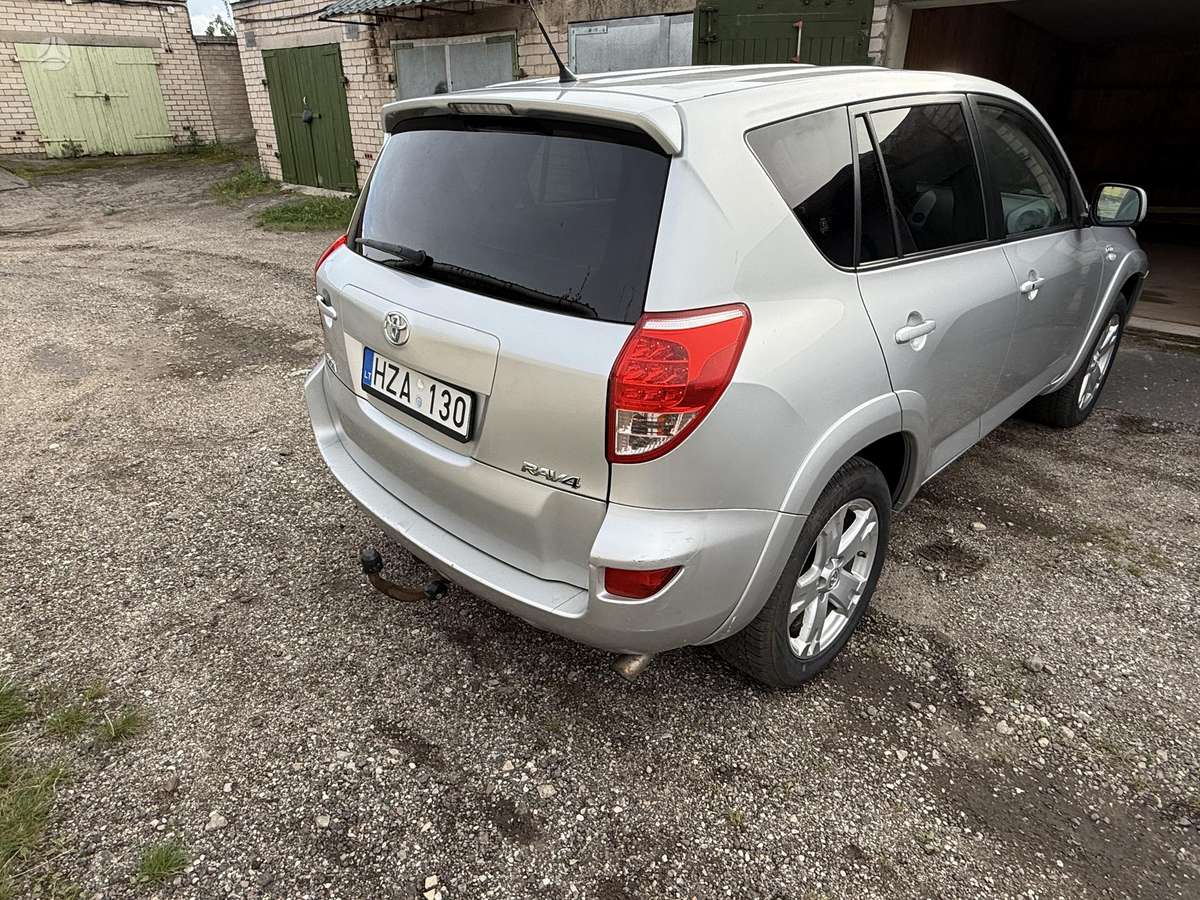 Toyota RAV4 - 4